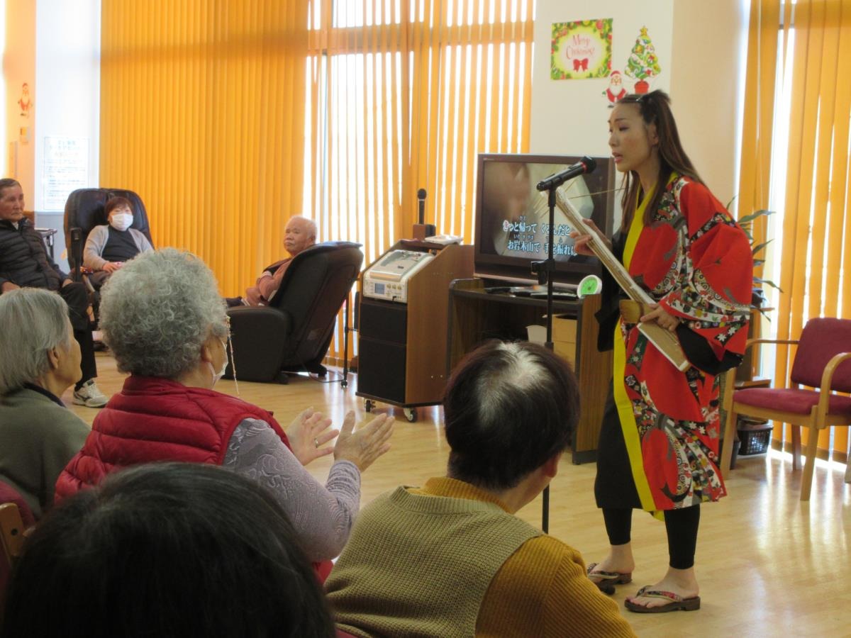 職員による演芸披露!<br>ご利用者様を笑顔に!