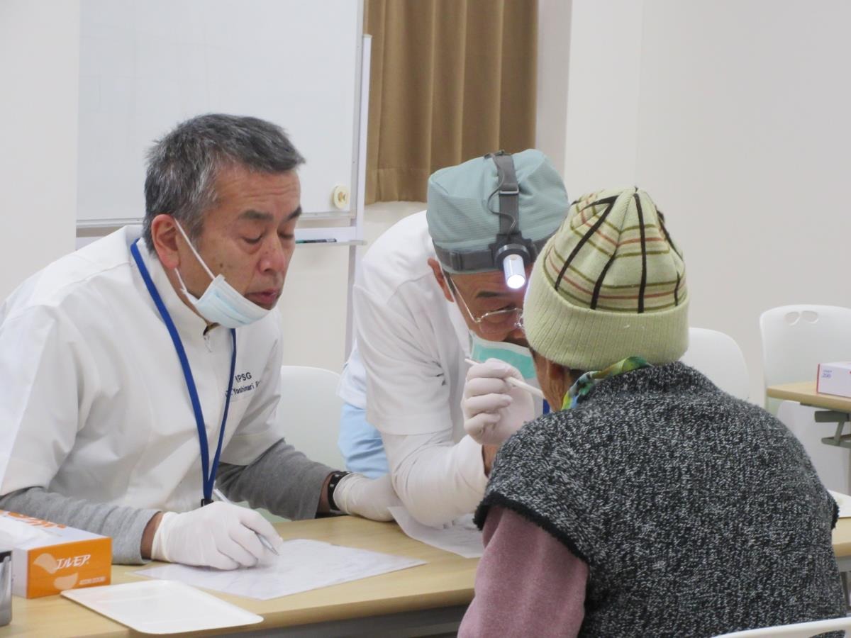 歯科医師と連携した口腔ケア!<br>他職種共同で口腔機能の改善にも<br>積極的に取り組んでおります!
