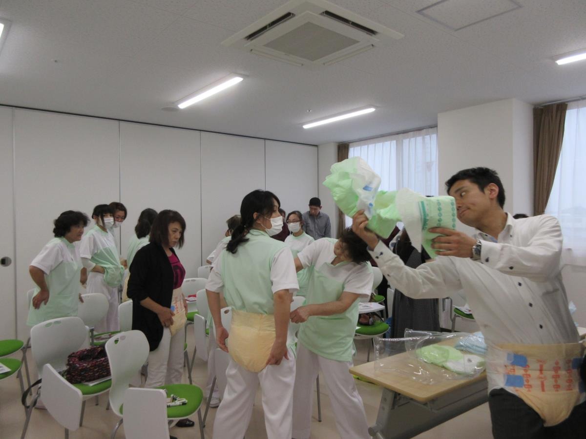 おむつの正しい当て方研修
